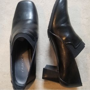Cabrini Women's Black Heels, Size 6